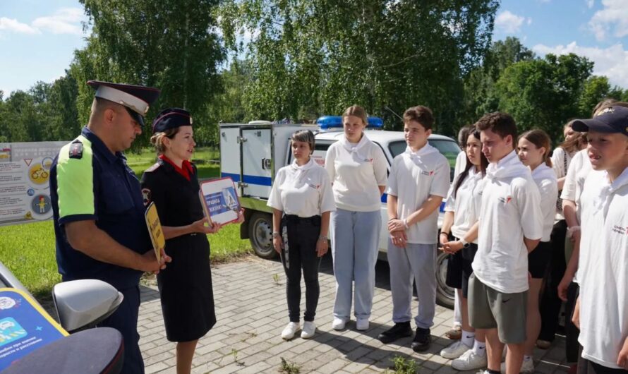 Полицейские Магнитогорска вновь встретились с ребятами, отдыхающими в детском оздоровительном лагере «Уральские зори»